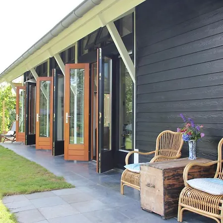 Familiehuis De Betuwe Met Prive Kunstgras Tennisbaan En Sauna Holiday home