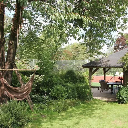 Familiehuis De Betuwe Met Prive Kunstgras Tennisbaan En Sauna Holiday home *