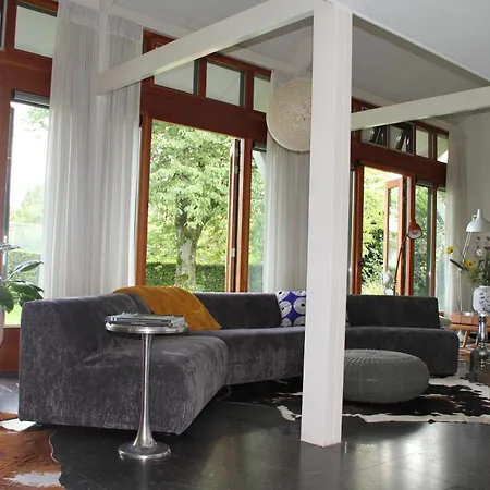 Familiehuis De Betuwe Met Prive Kunstgras Tennisbaan En Sauna Holiday home *