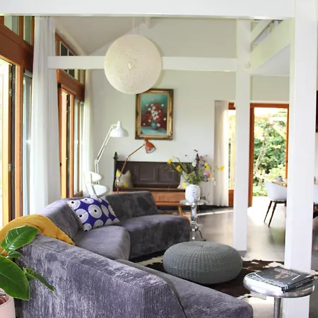 Holiday home Familiehuis De Betuwe Met Prive Kunstgras Tennisbaan En Sauna