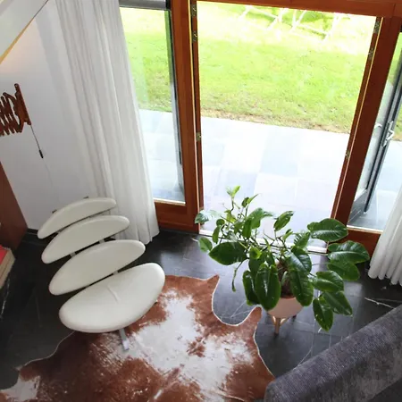Holiday home Familiehuis De Betuwe Met Prive Kunstgras Tennisbaan En Sauna