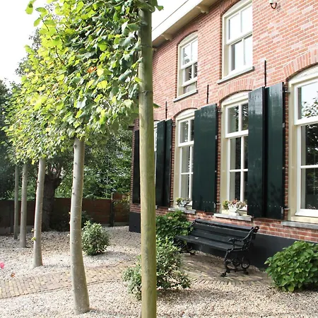 Familiehuis De Betuwe Met Prive Kunstgras Tennisbaan En Sauna Holiday home *