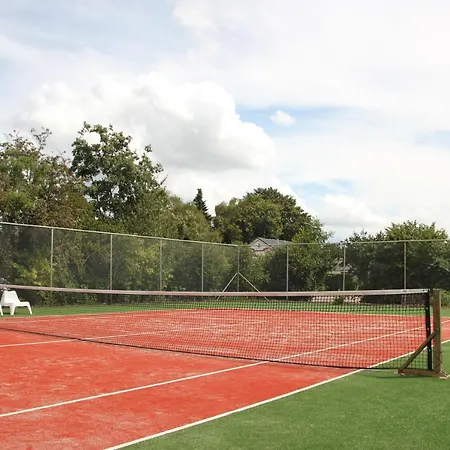 Familiehuis De Betuwe Met Prive Kunstgras Tennisbaan En Sauna