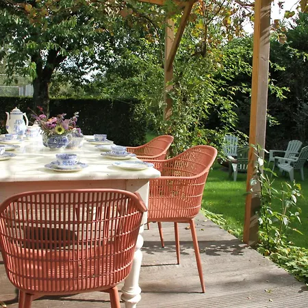 Familiehuis De Betuwe Met Prive Kunstgras Tennisbaan En Sauna *