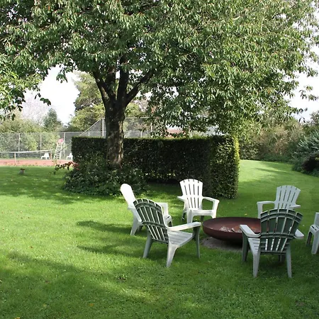 Familiehuis De Betuwe Met Prive Kunstgras Tennisbaan En Sauna Casa de Férias